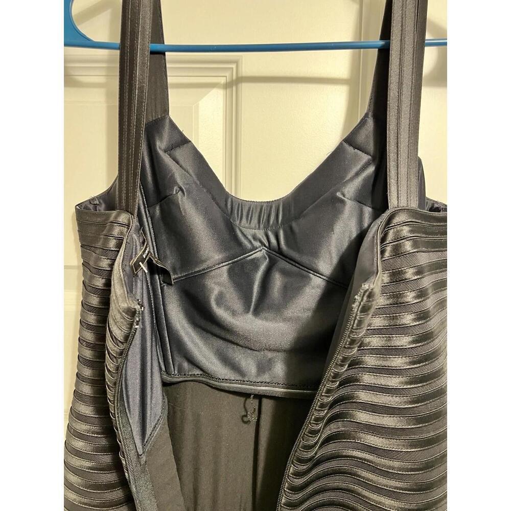 BCBG MAX AZRIA $398 Black Satin Banded Mesh Lined Maxi Evening Dress Size 8 - Picture 6 of 9